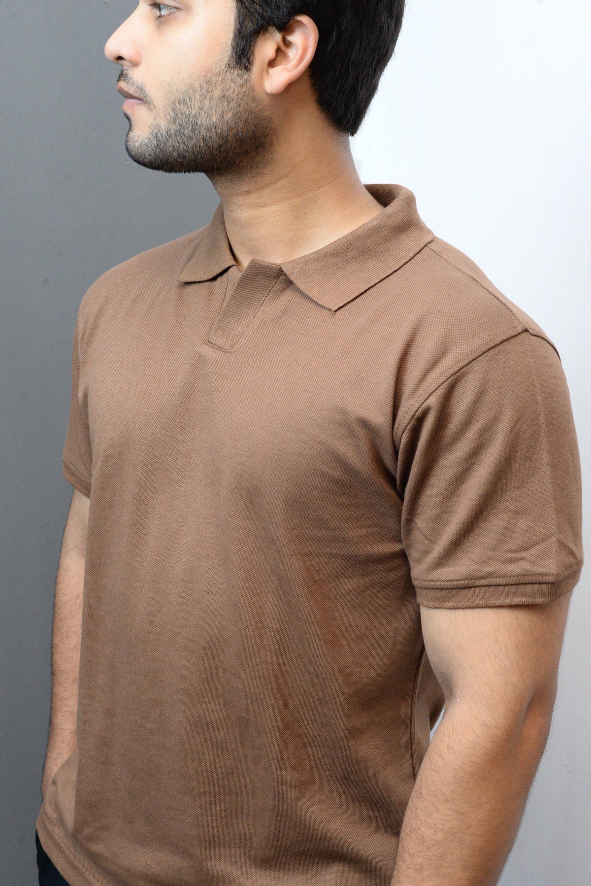 CUT NECK SIMPLE T-SHIRT