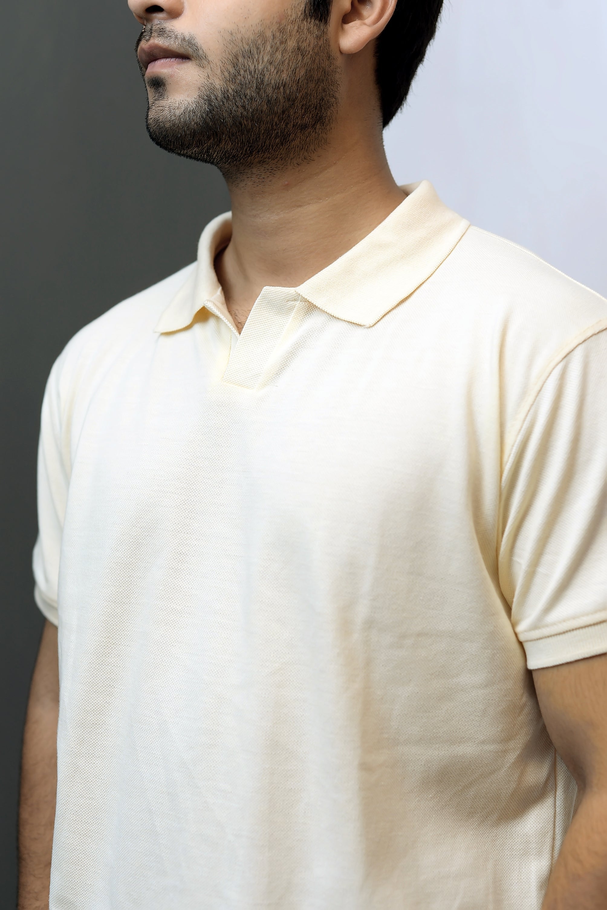 CUT NECK SIMPLE T-SHIRT